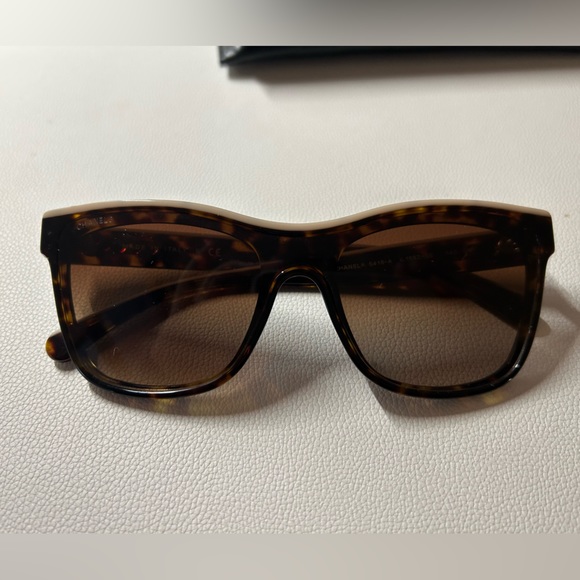 Chanel sunglasses - Picture 1 of 7